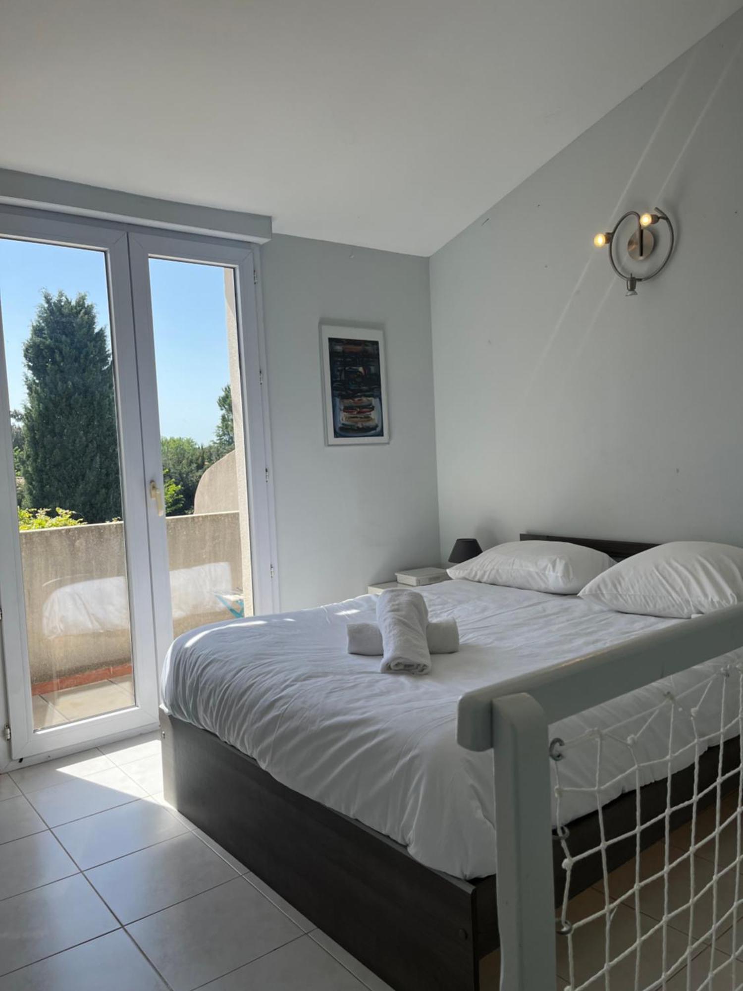 Ibis - Villa Avec Piscine, Jardin Et Parking Arles Exterior photo